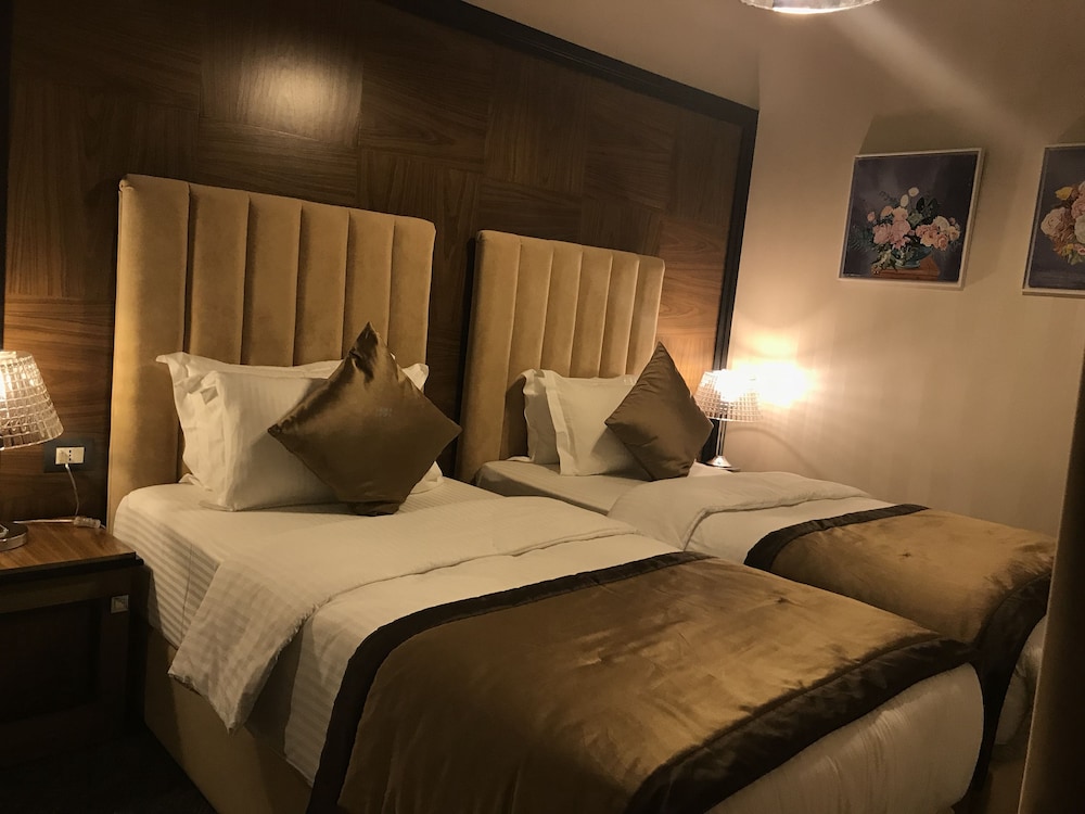Deluxe Twin Room, Accessible, Park View photo 3