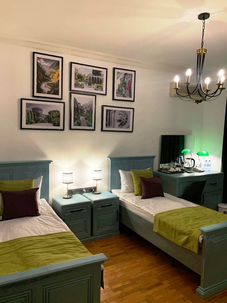 Standard Double or Twin Room - Photo 7