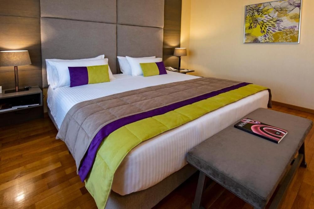Suite, Balcony