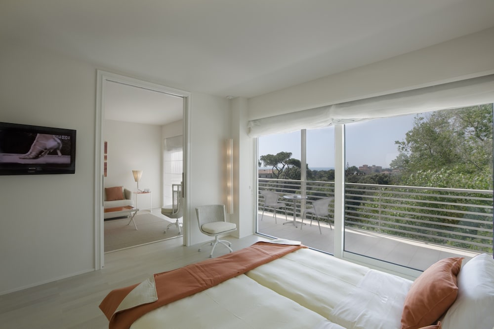 Junior Suite, Partial Sea View - Photo 1