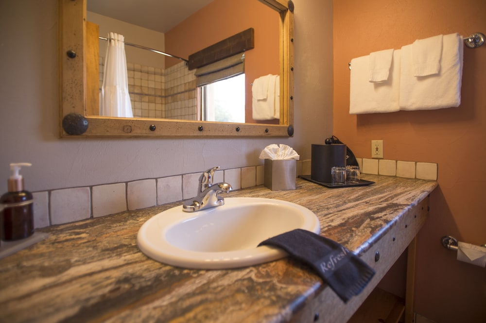 Executive Suite - Photo 6