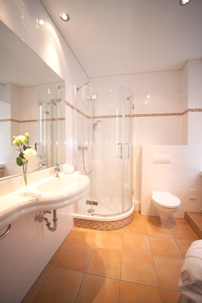 Double or Twin Room - Photo 9