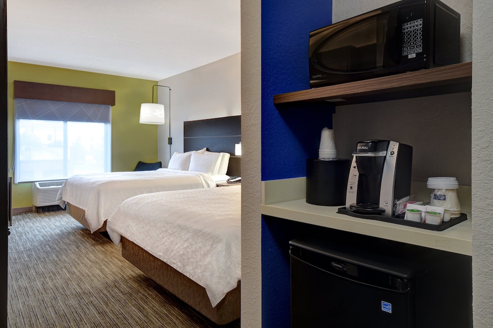 Standard Room, 2 Queen Beds - Photo 2