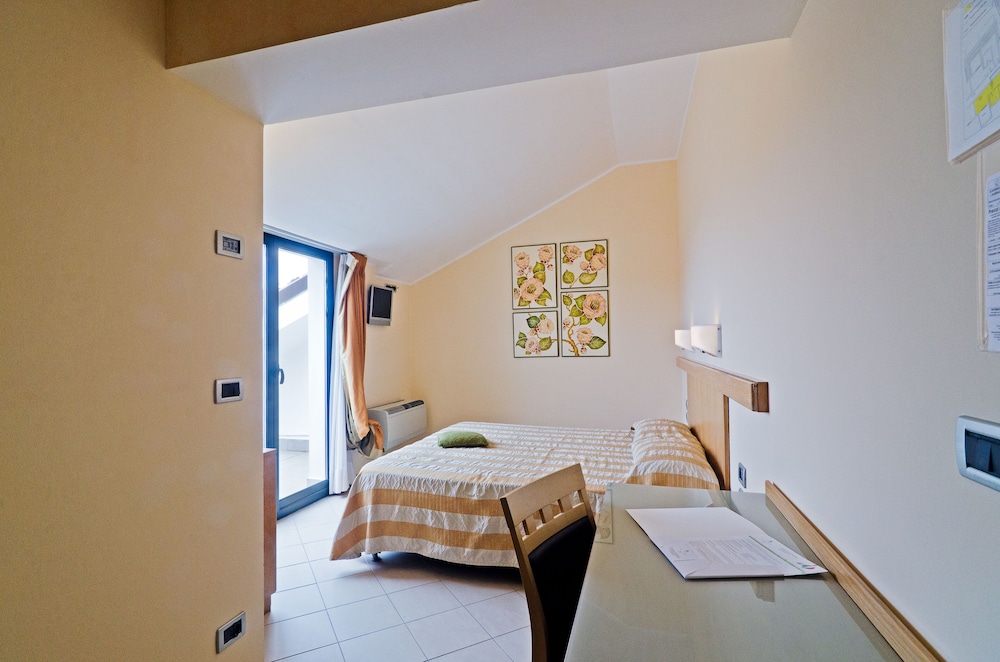 Deluxe Double Room - Photo 4