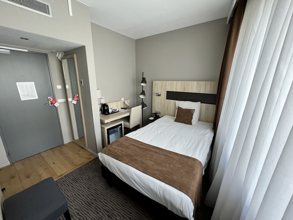 Standard Room, 1 Twin Bed, Non Smoking - Photo 4