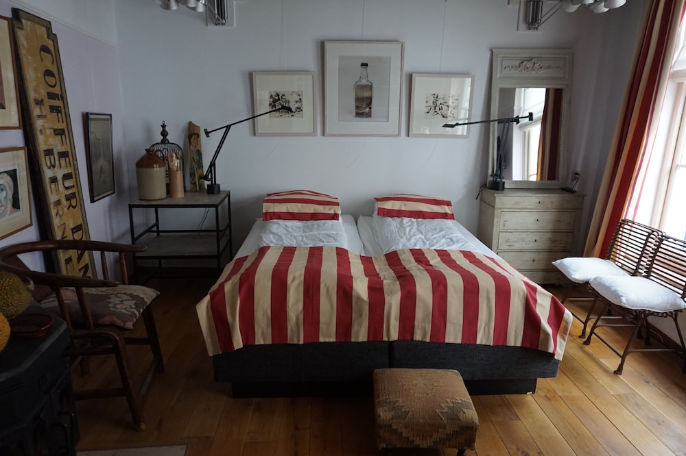 Executive House photo 1