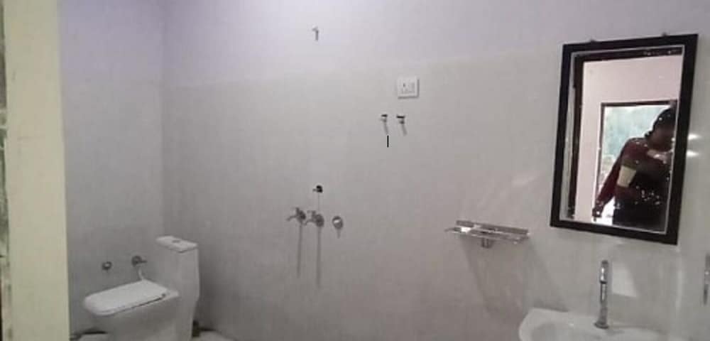 Economy Double Room - Photo 5