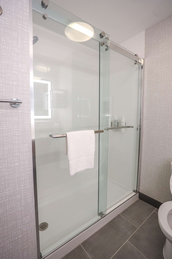 Studio, Accessible, Bathtub (Hearing Accessible) - Photo 11