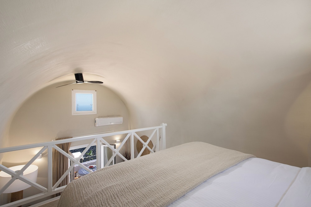Loft Style Suite with Panoramic View photo 3