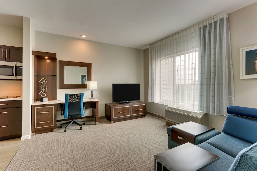 Suite, 1 Bedroom - Photo 4