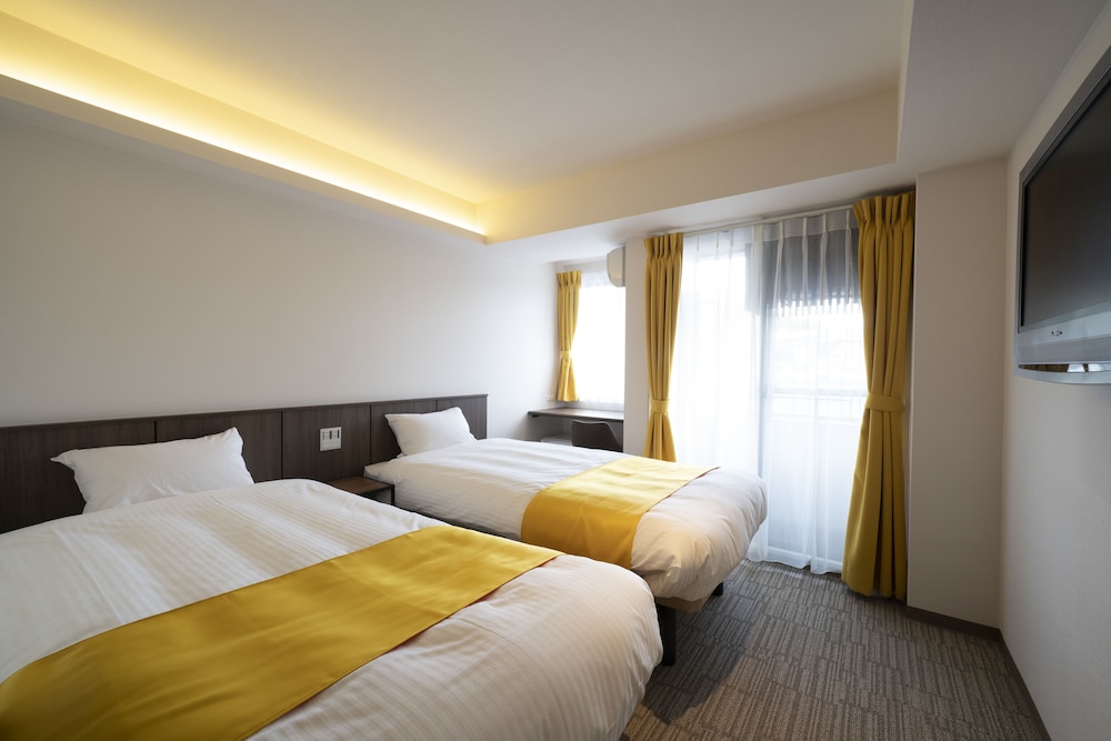 Standard Twin Room (Check in by 10 pm)