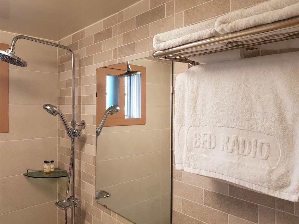 Standard Double Room, 1 Queen Bed, River View photo 2