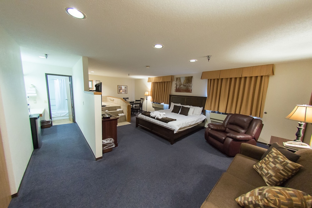 Suite, 1 King Bed, Non Smoking photo 1