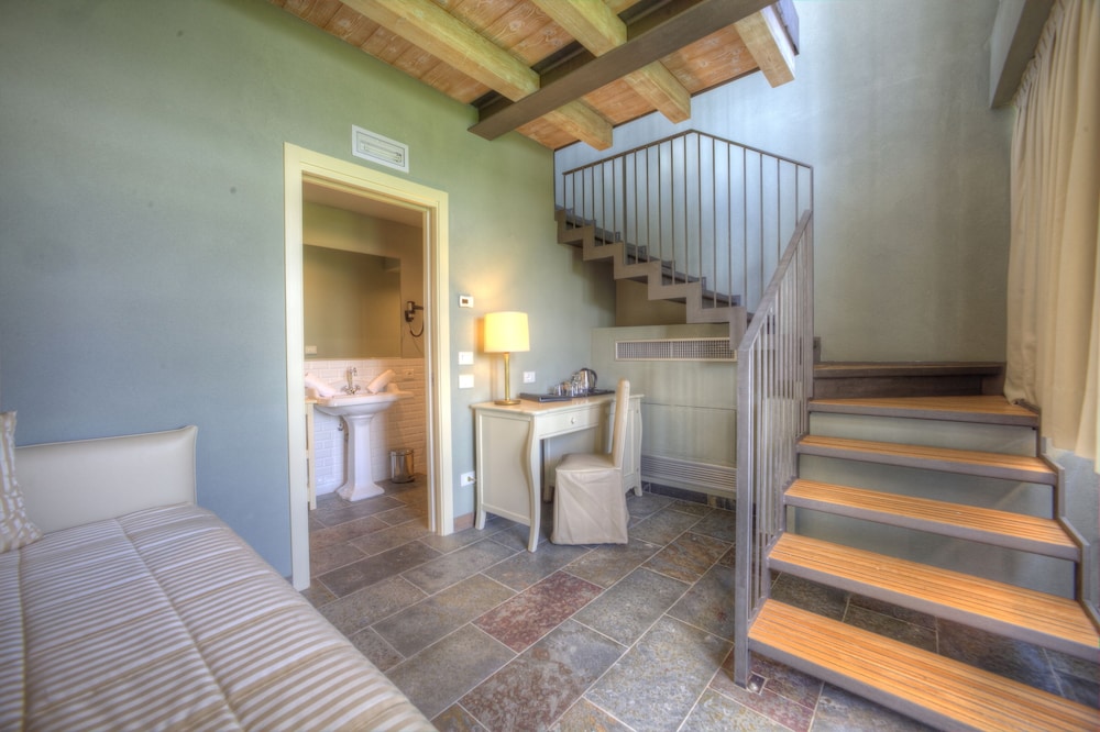 Suite, 2 Bedrooms, Lake View photo 2