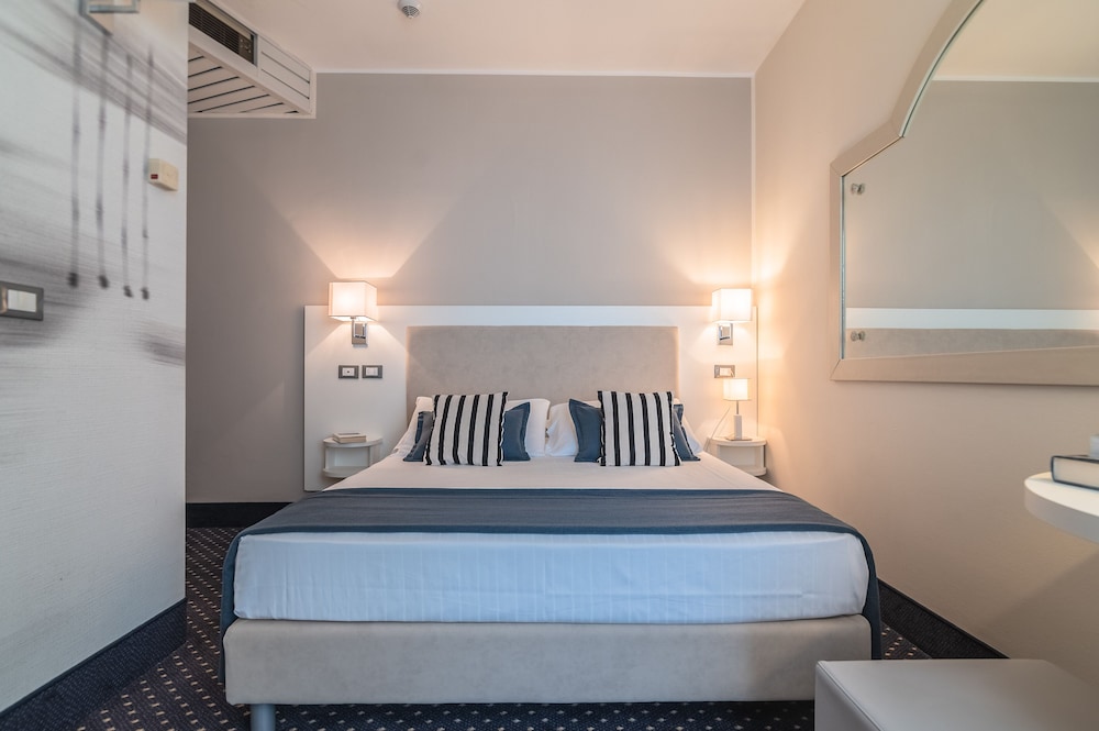 Classic Double Room, Partial Sea View