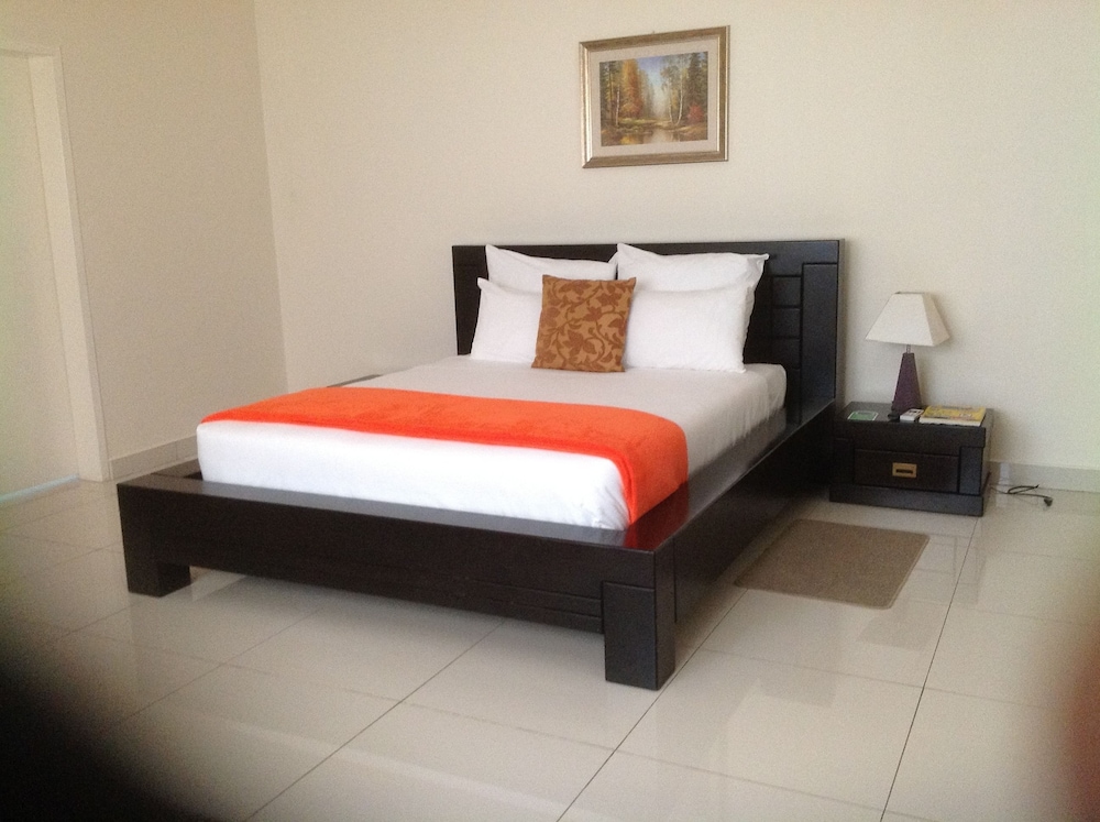Deluxe Room, 1 Queen Bed photo 3