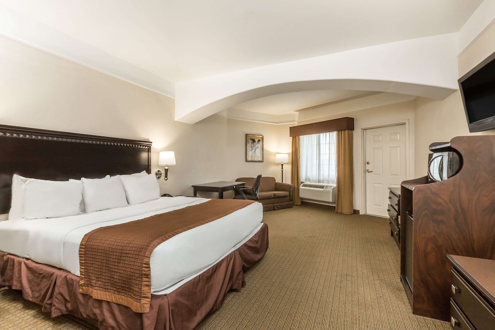 Room, Multiple Beds, Non Smoking - Photo 5