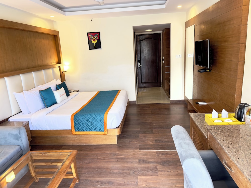 Luxe Room with Terrace - Photo 7