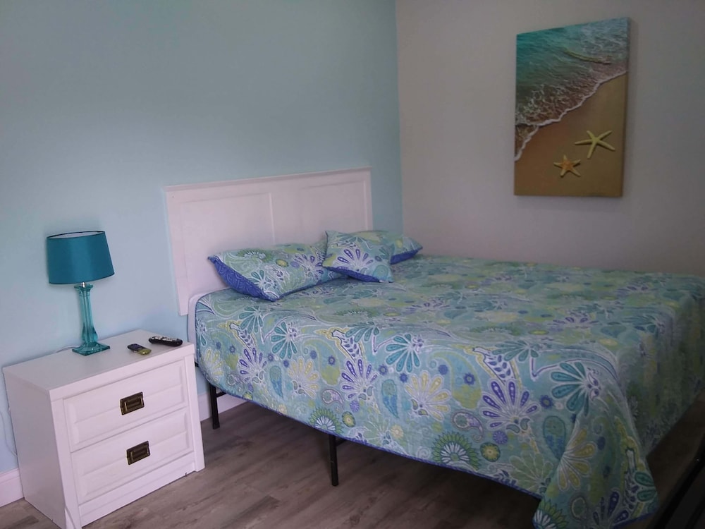 Room, 1 Queen Bed photo 1