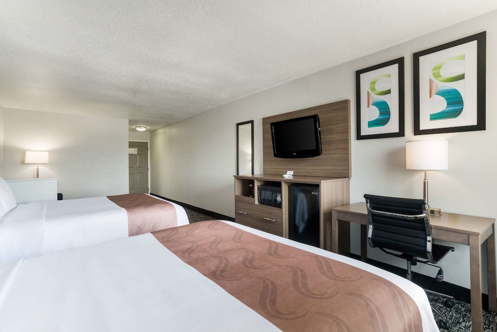 Suite, Multiple Beds, Non Smoking - Photo 4