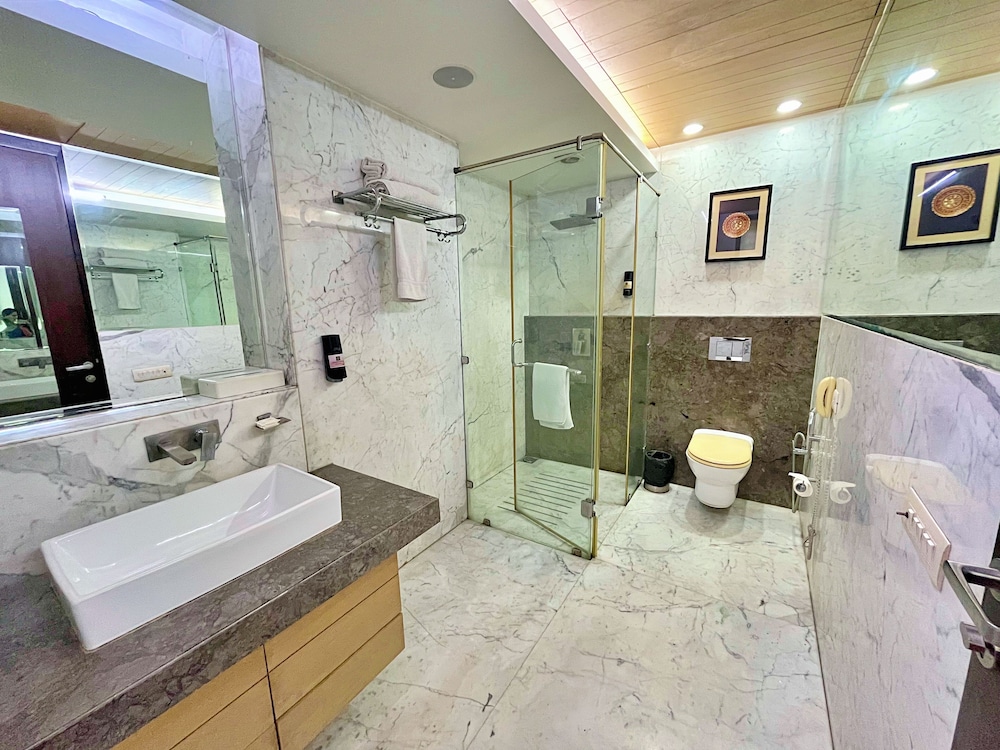 Deluxe Double or Twin Room - Photo 35