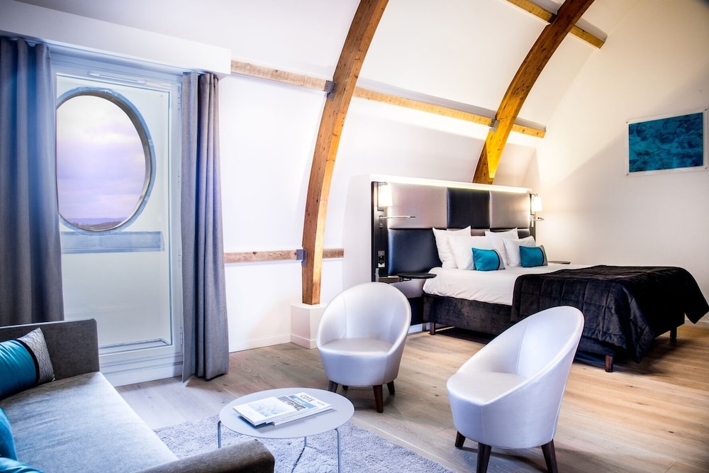 Junior Suite - Photo 1