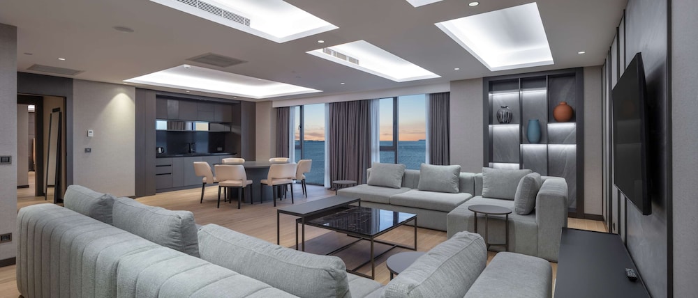 Presidential Suite, 1 King Bed thumbnail 5