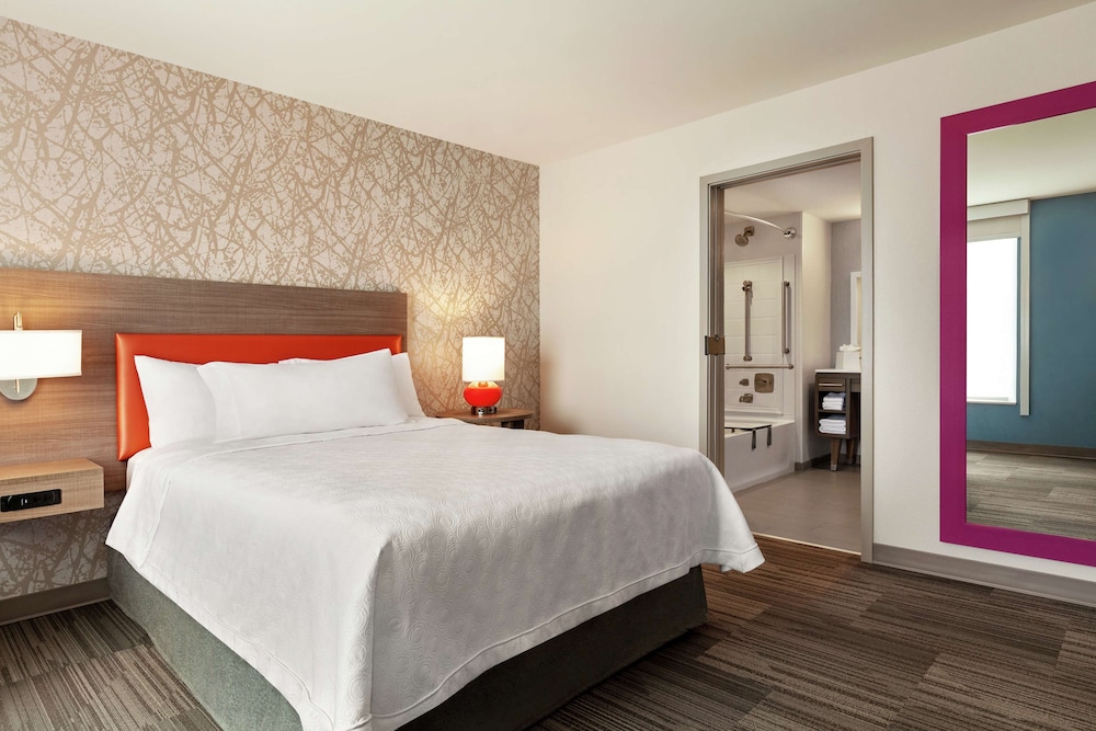 Suite, 1 Queen Bed, Accessible, Bathtub (Mobilty/ Hearing) - Photo 5