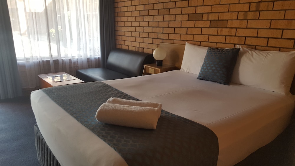 Standard Room, 1 Queen Bed, Accessible photo 2