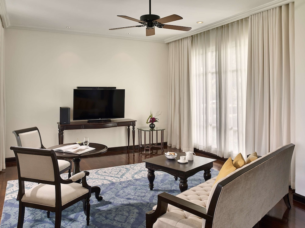 Junior Suite, 1 King Bed, Balcony, Garden View - Photo 2