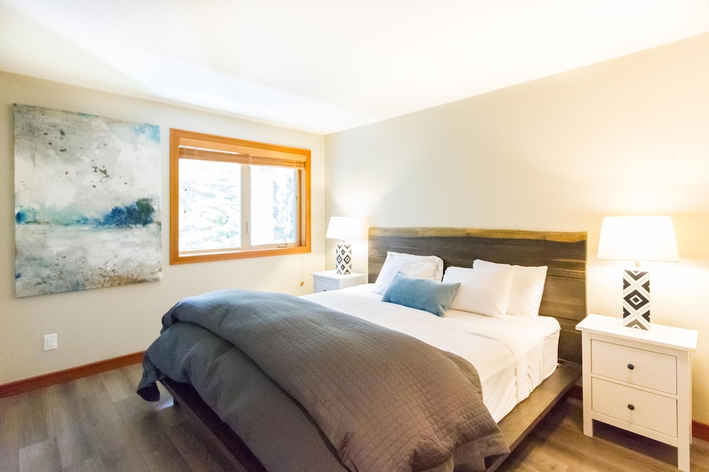 House, Multiple Beds (23 Treeline)