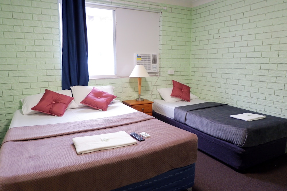 Family Triple Room, Shared Bathroom photo 1