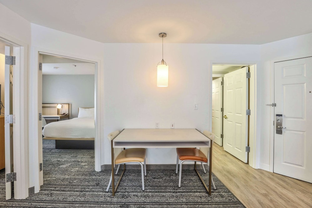 Suite, Multiple Beds, Non Smoking - Photo 2