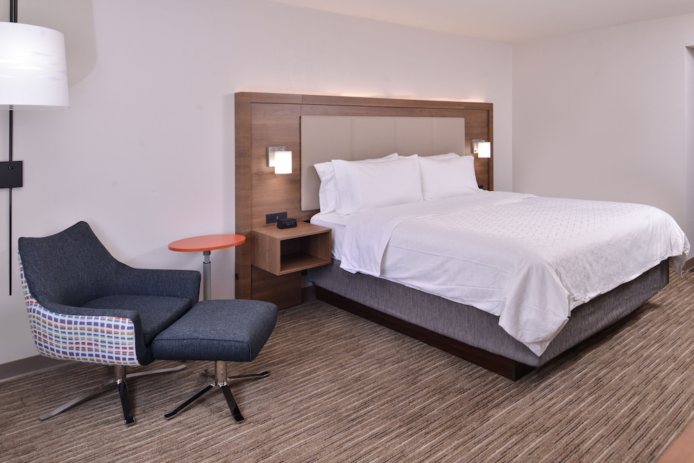 Suite, 1 King Bed with Sofa bed, Accessible (Mobility) - Photo 4