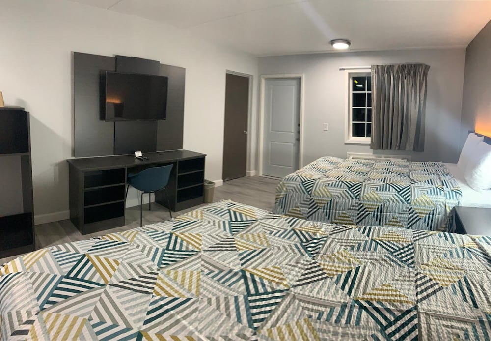 Standard Room, 2 Queen Beds, Accessible Bathtub, Non Smoking - Photo 7