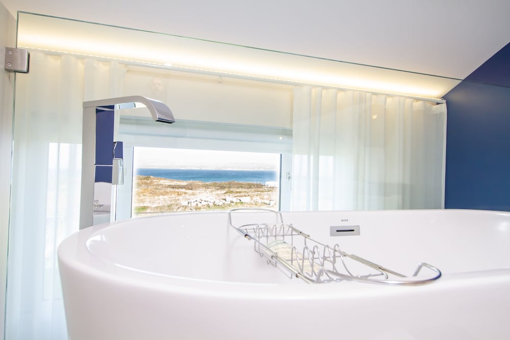 Luxury Duplex, 1 King Bed, Bathtub, Sea View photo 2