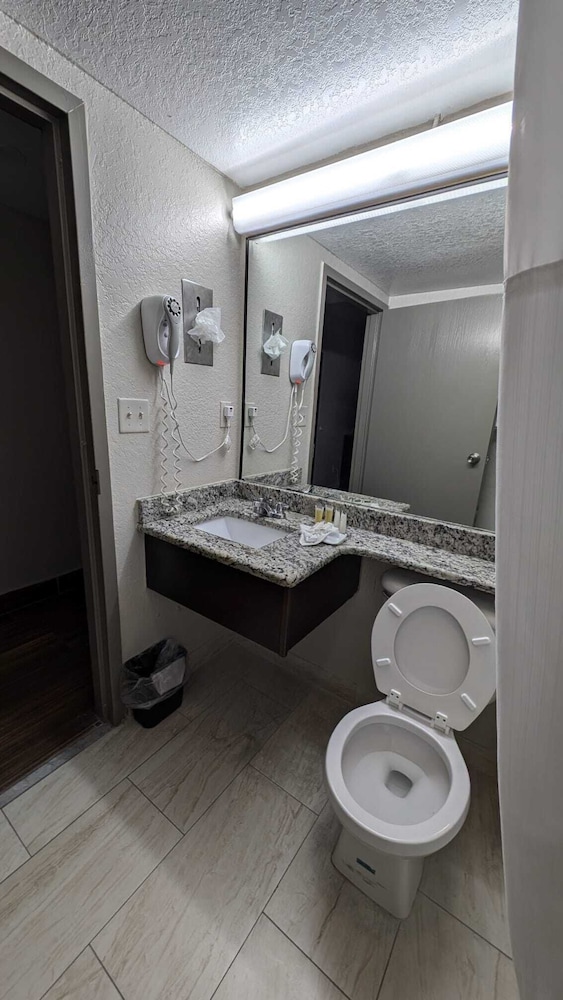 Room, 1 King Bed, Non Smoking (Efficiency) - Photo 10