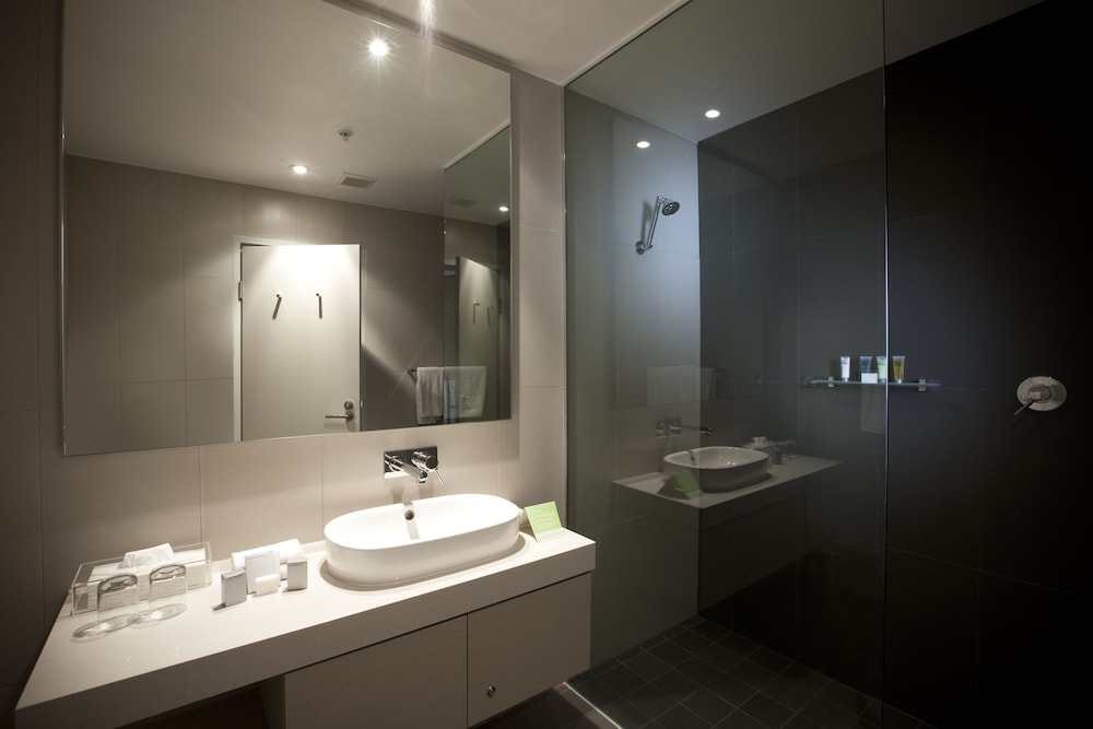 Superior Room, 1 King Bed, Balcony - Photo 12