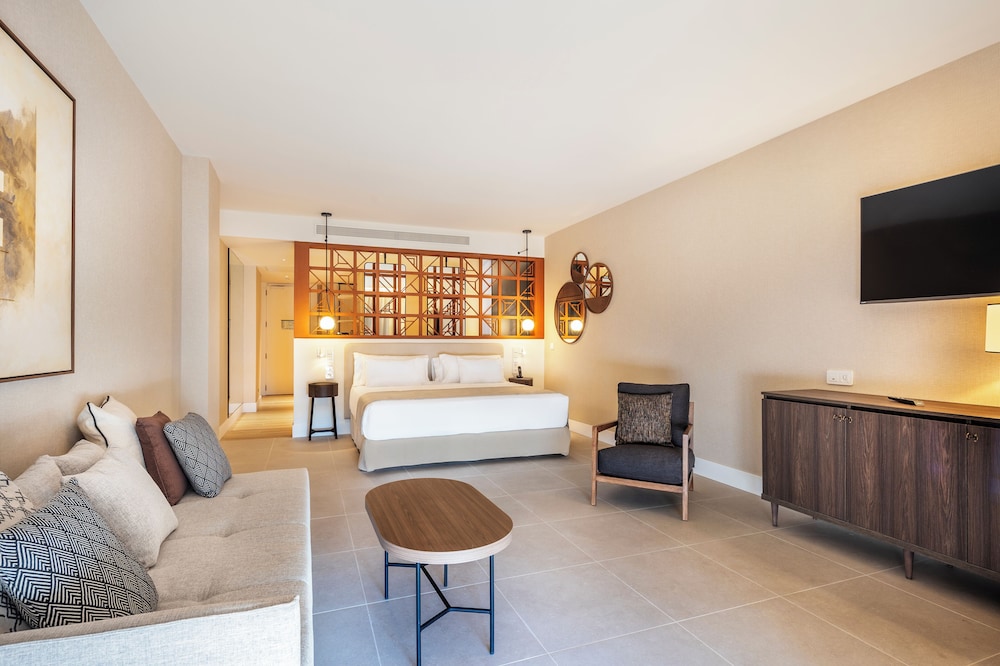 Junior Suite, Sea View (2 Adults 1 Child) photo 2