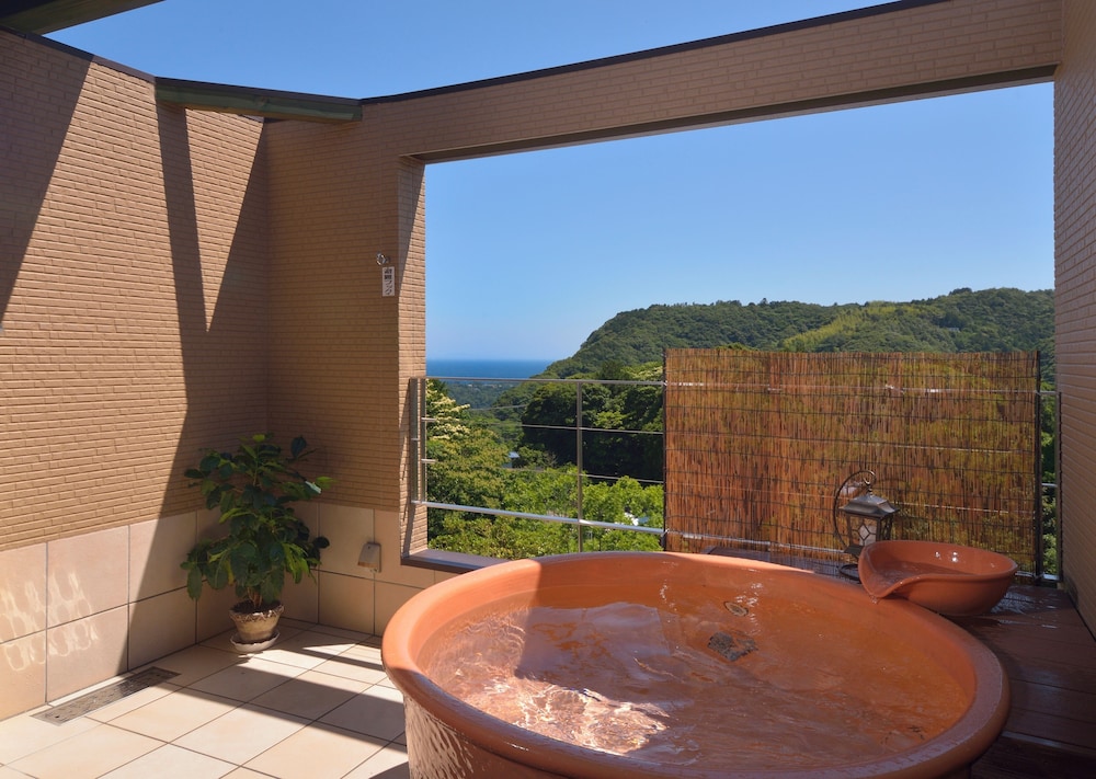 Standard Twin Room, Balcony, Partial Ocean View photo 2