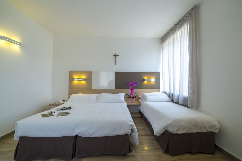 Superior Triple Room photo 3