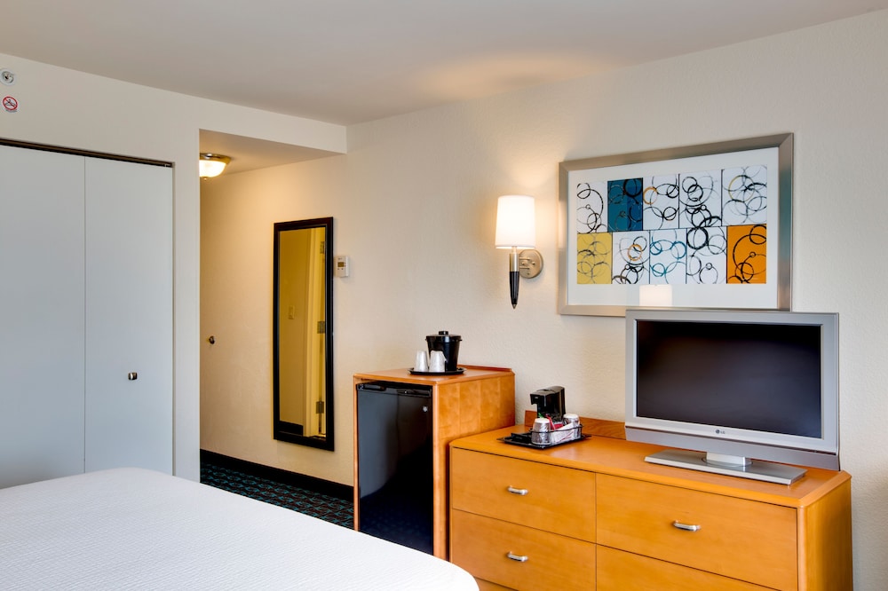 Room, 2 Queen Beds (Mobility/Hearing Access, Transf Shwr) - Photo 1