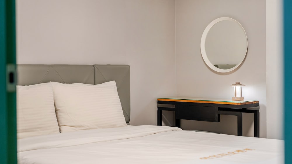 Basic Room, 1 Bedroom (Room B203 (Couple/Family Room)) - Photo 5