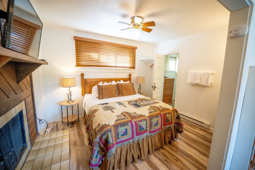 Economy Room, 1 Queen Bed