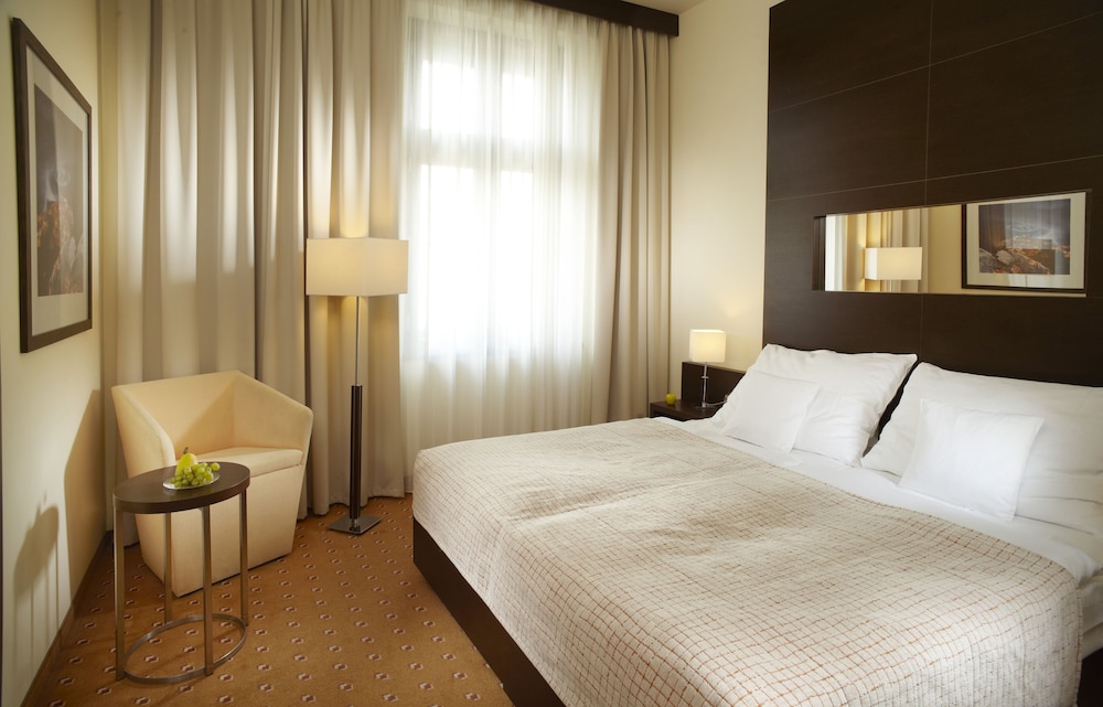 Superior Room, 2 Twin Beds thumbnail 5