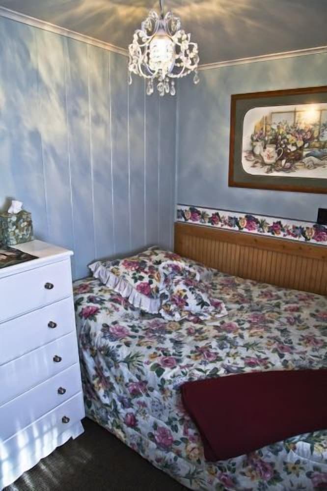 Cabin, 2 Bedrooms photo 1