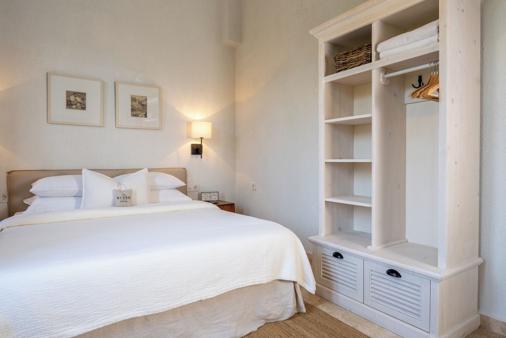 Deluxe Room, Non Smoking, Mountain View photo 1
