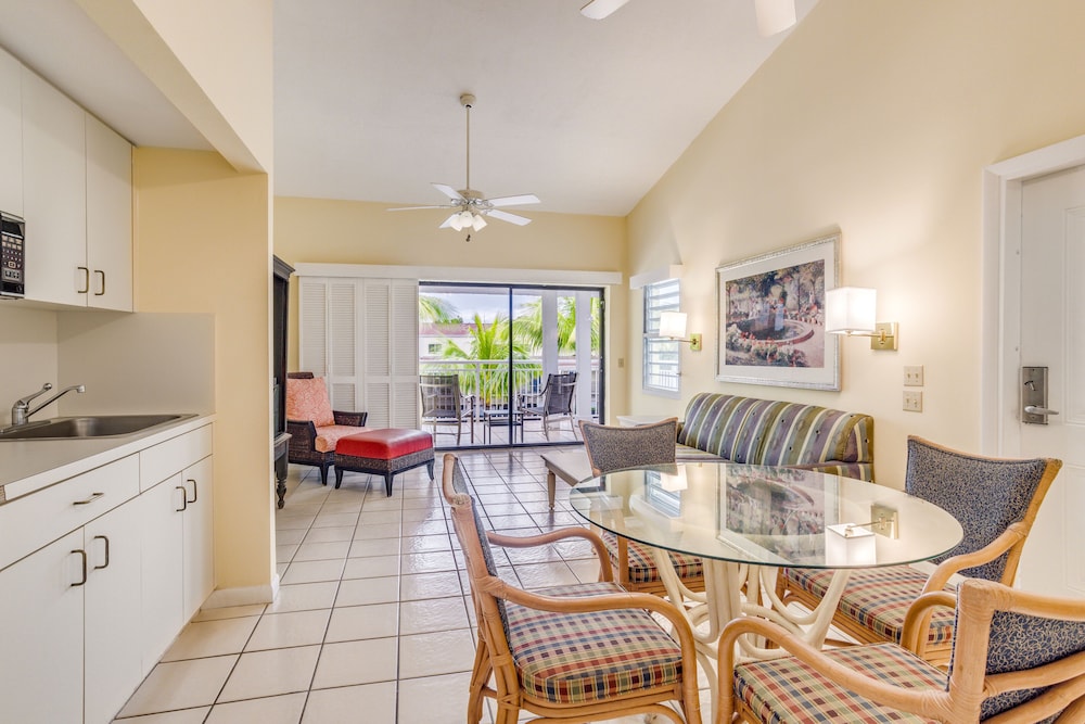 Suite, 1 Bedroom, Marina View - Photo 3