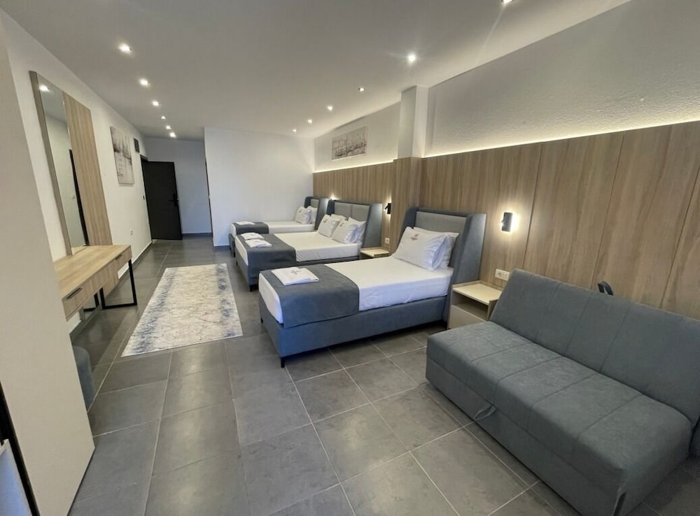 Family Quadruple Room, Balcony, Partial Sea View