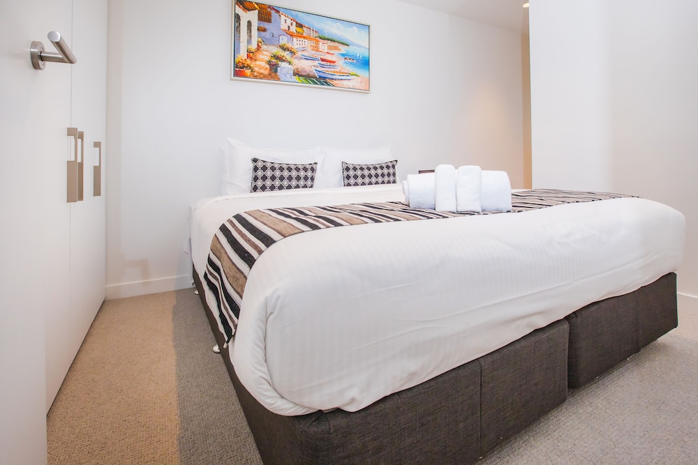 2 Bedrooms, 2 Bathrooms Superior Apartment with Balcony (Pool Access) photo 3